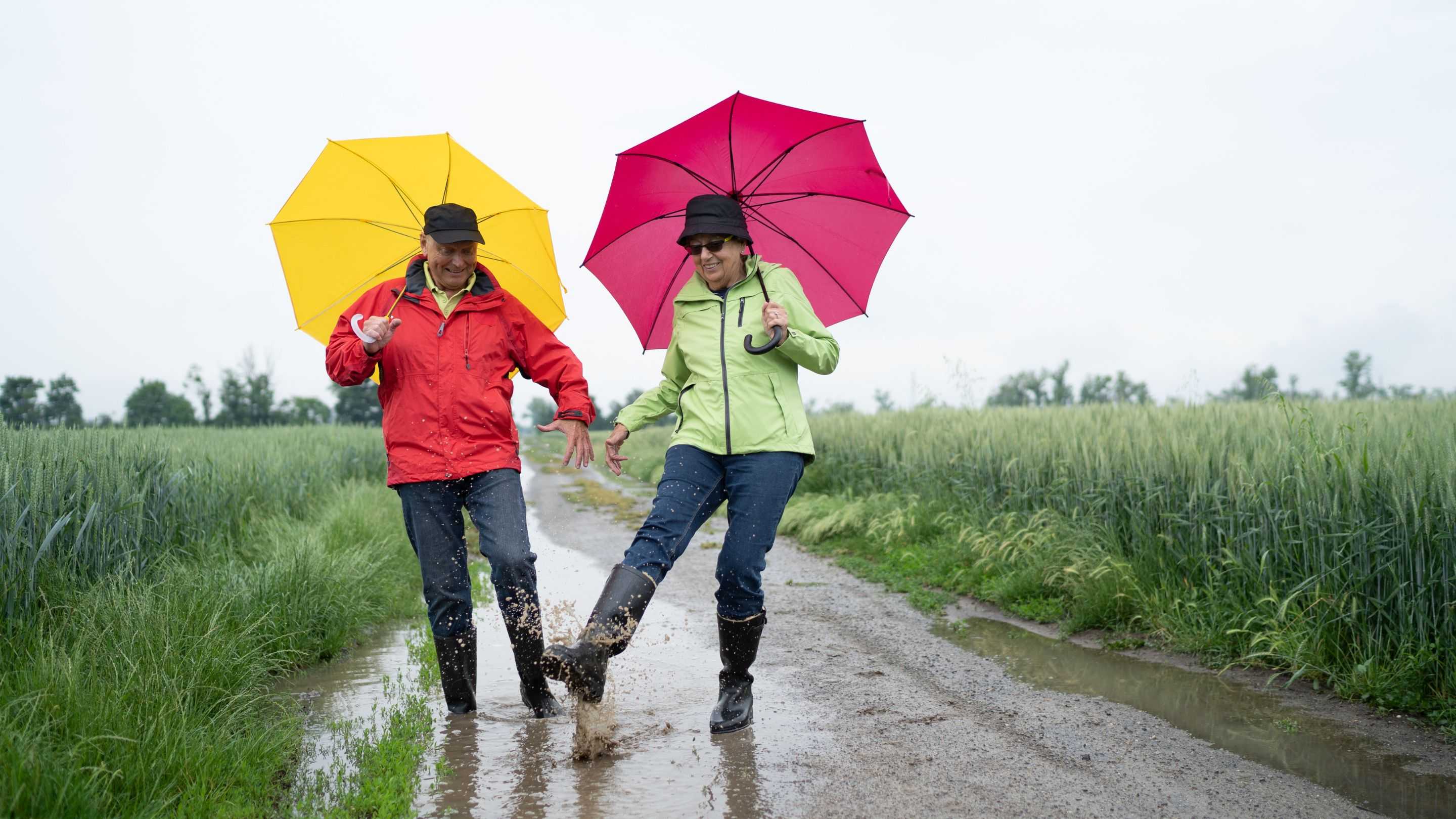 Hujan Terus Tapi Mau Liburan? Ini Dia Tipsnya Biar Tetap Nyaman